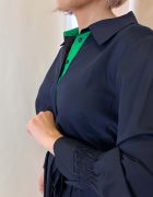 Sötétkék elöl gombos ruha ráncolt ujjal derékban megkötős - Image 4