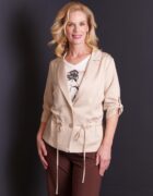 Beige gombos blézerke "Japanica kollekció"