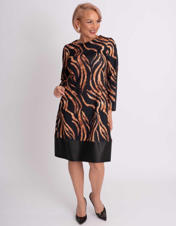 Barna-fekete mintás ruha alján fekete textilbőrrel díszítve