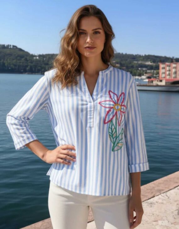 Kék-fehér csíkos, hímzett blúz "Német"